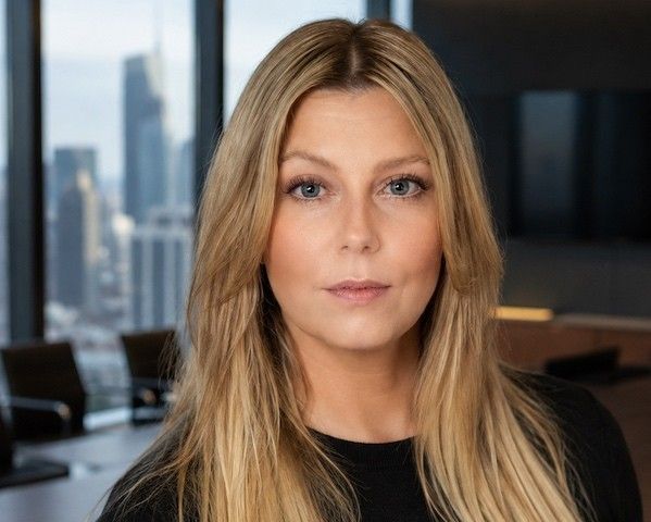 HeyMagda prüft Freelancer-Verträge