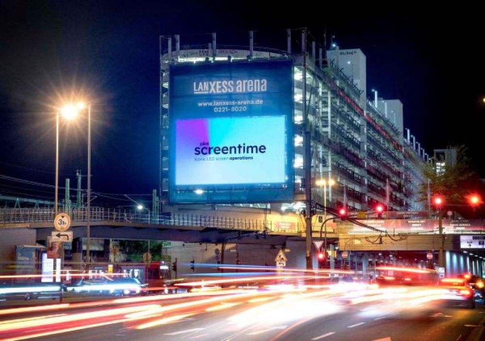 Lanxess arena bekam 100 qm großen LED-Werbescreen