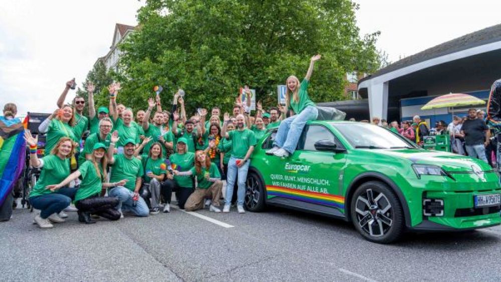 Europcar fährt beim CSD in Hamburg mit