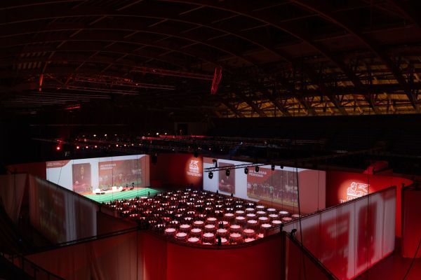 192 Tische als Projektionsfläche für Generali-Event