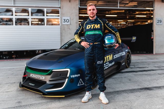 Rennsport remote mit Riedel und dem DTM Electric Demo Car