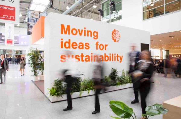 AUMA-Studie: Ein Messebesuch vermeidet fünf Geschäftsreisen